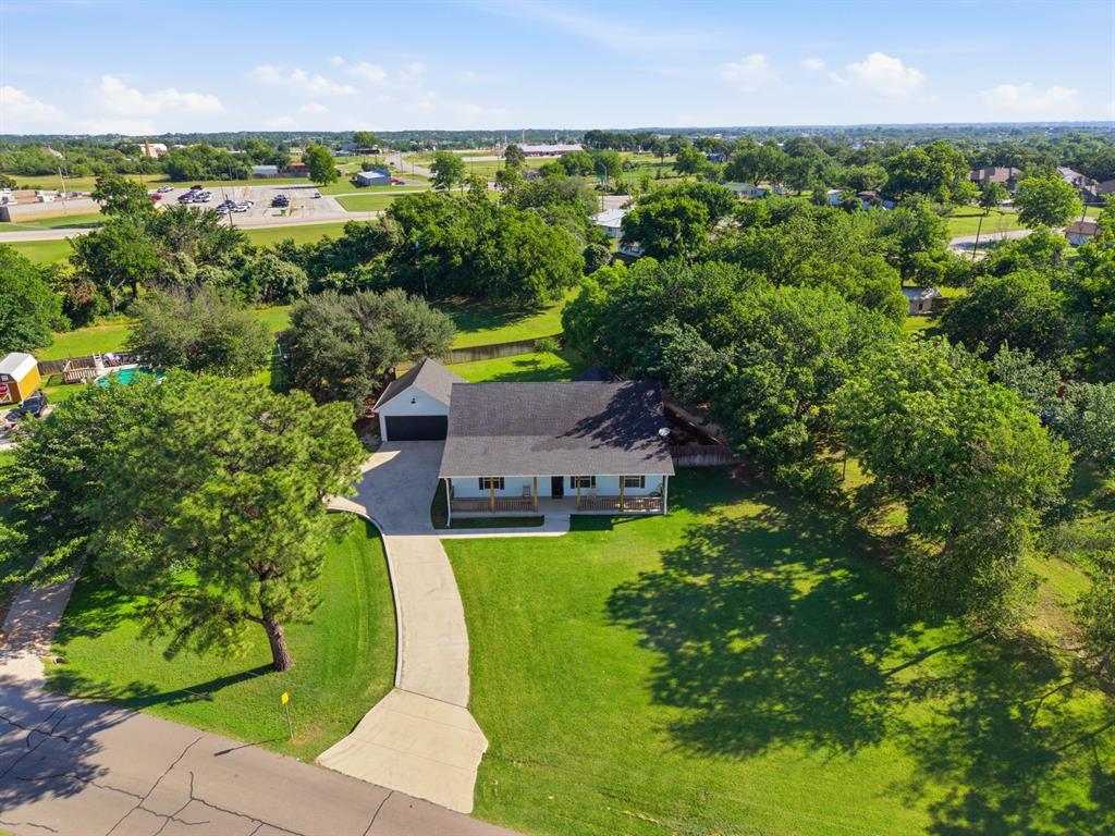 300 Mockingbird Lane Springtown, TX 76082 - Photo 2 of 32