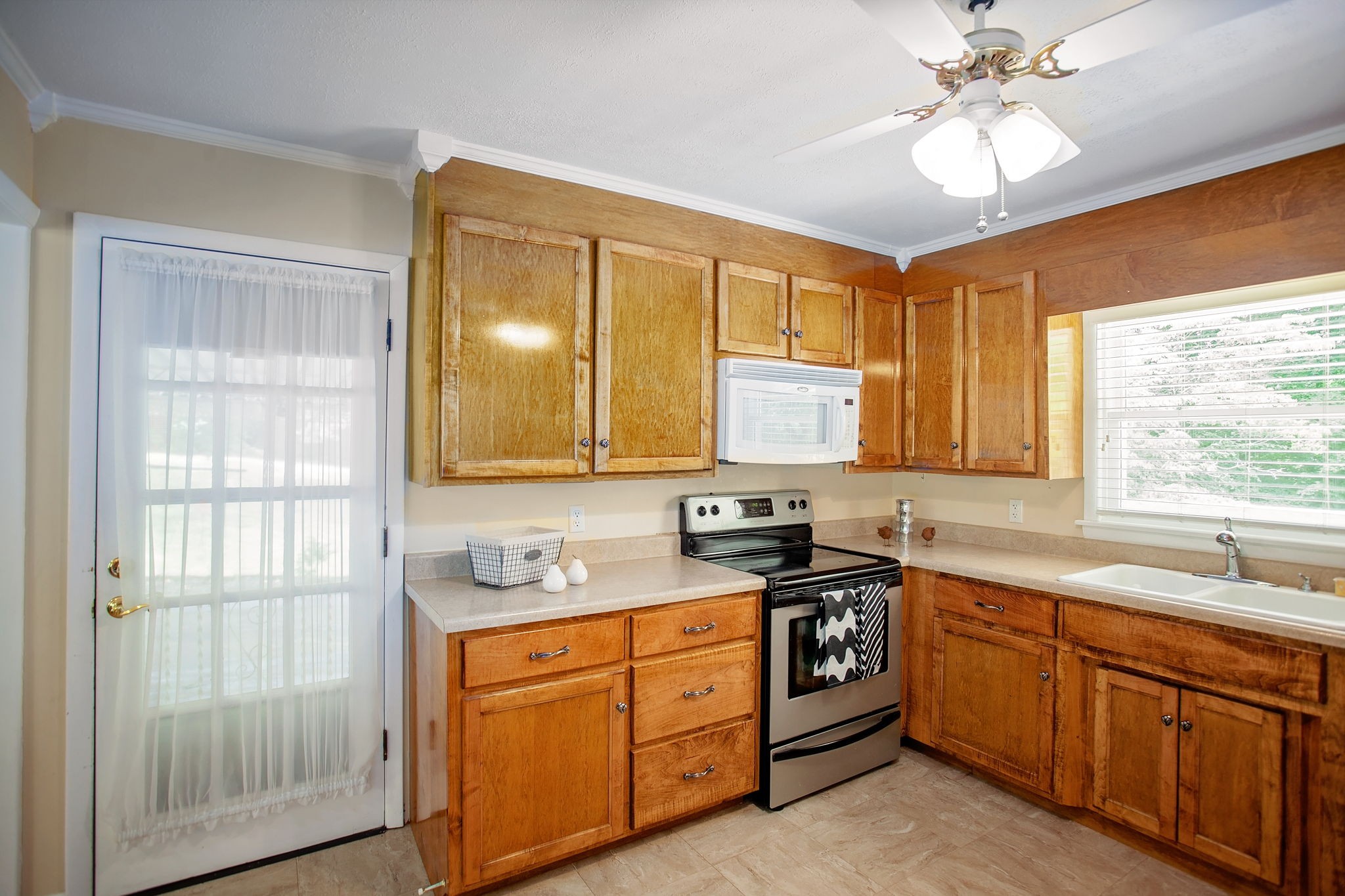 203 Lee Road Dickson, TN 37055 - Photo 6 of 34 Gallery Image 6