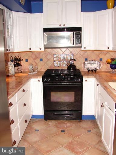 11605 Vantage Hill Road, Unit 21C Reston, VA 20190 - Photo 15 of 26 Kitchen
