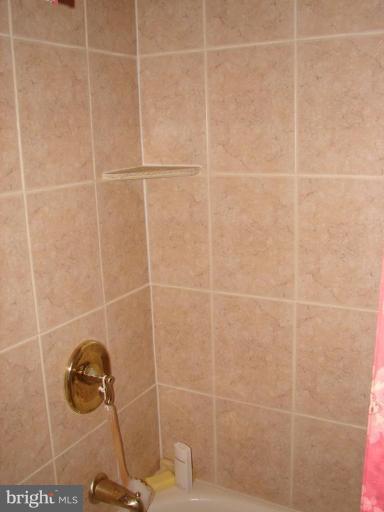11605 Vantage Hill Road, Unit 21C Reston, VA 20190 - Photo 23 of 26 Master Bath #2