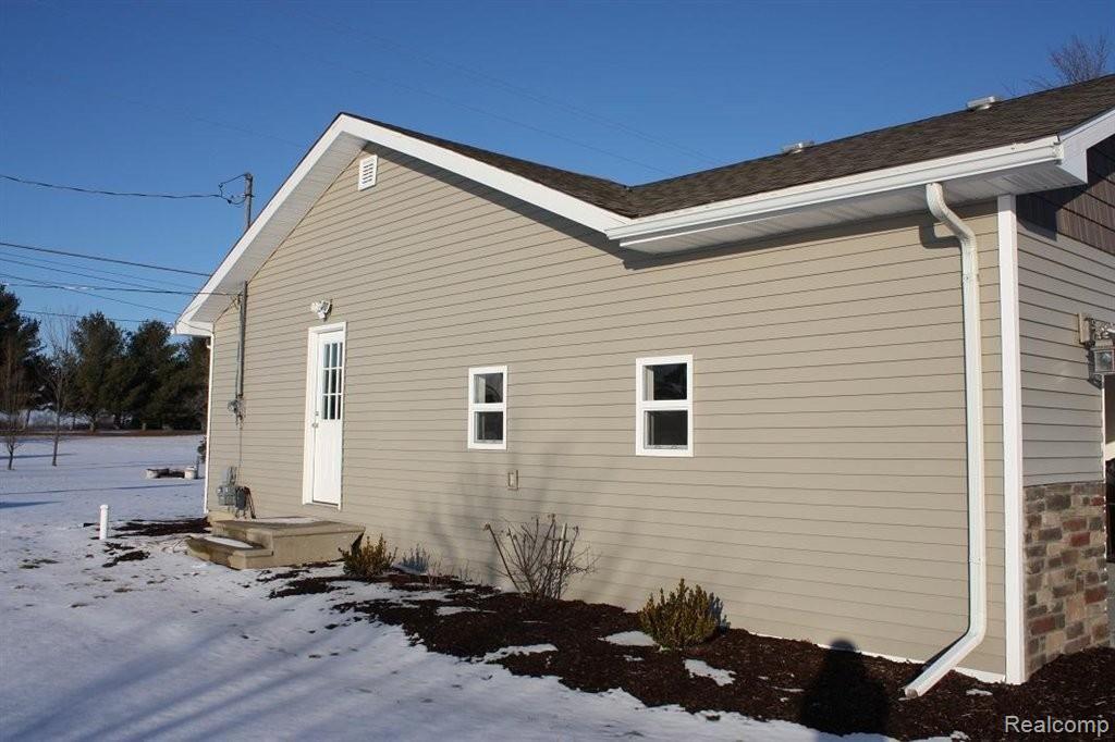 5114 Lahring Road Linden, MI 48451 - Photo 12 of 14 Side of Home