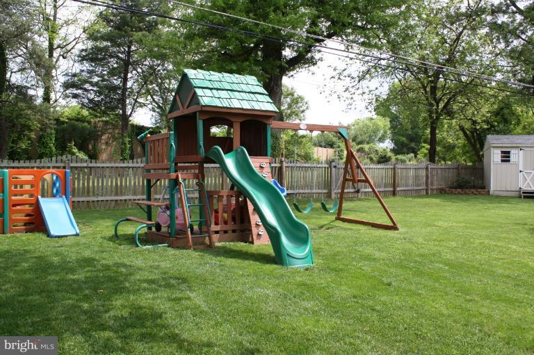 931 Starbit Road Towson, MD 21286 - Photo 2 of 29 Exterior (Rear)