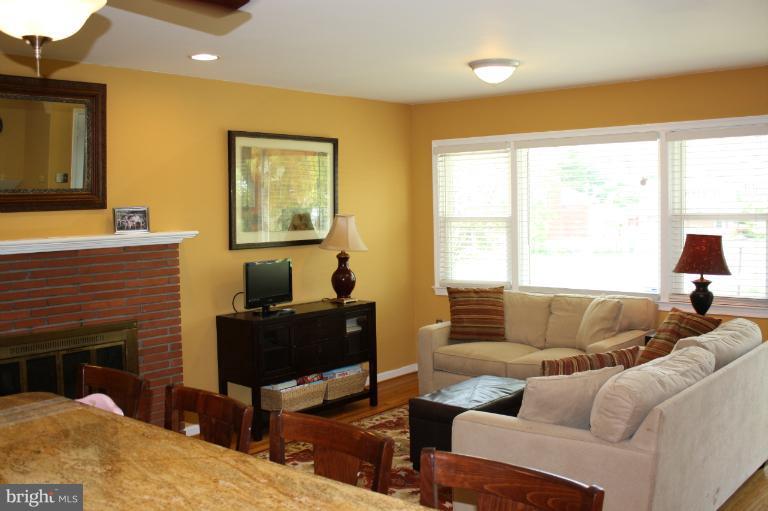 931 Starbit Road Towson, MD 21286 - Photo 20 of 29 Family Room