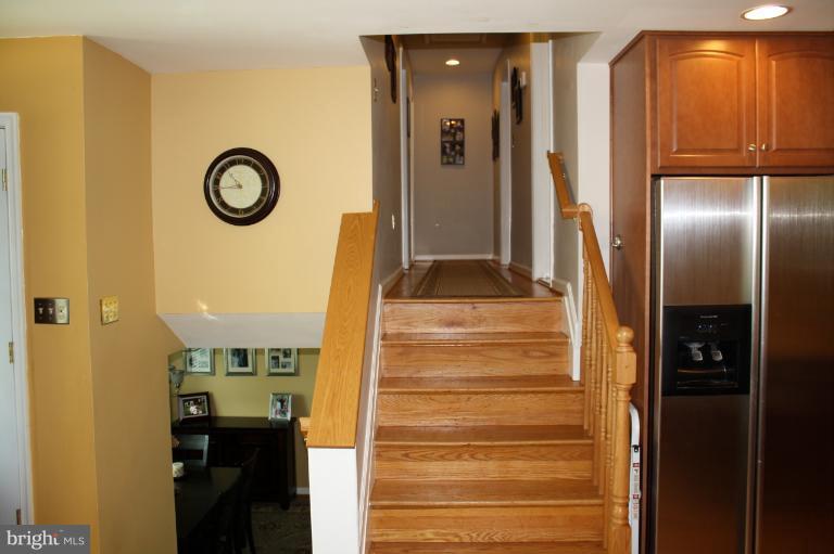931 Starbit Road Towson, MD 21286 - Photo 3 of 29 Kitchen