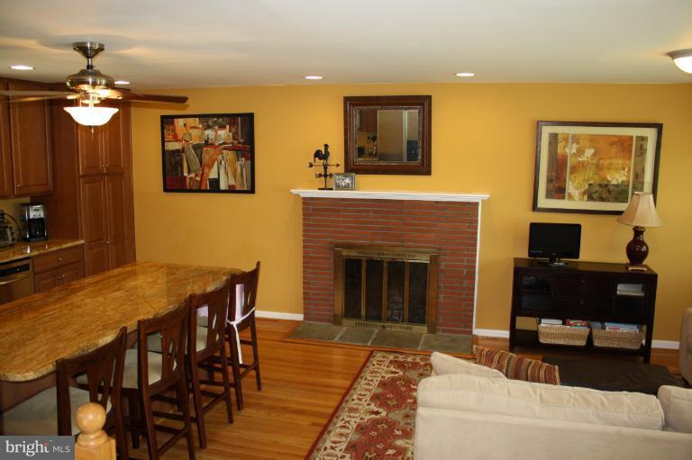931 Starbit Road Towson, MD 21286 - Photo 21 of 29 Kitchen