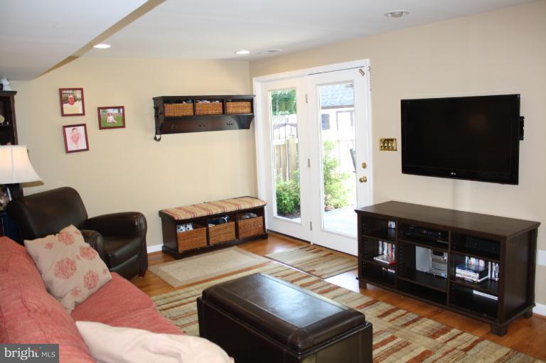 931 Starbit Road Towson, MD 21286 - Photo 23 of 29 Family Room