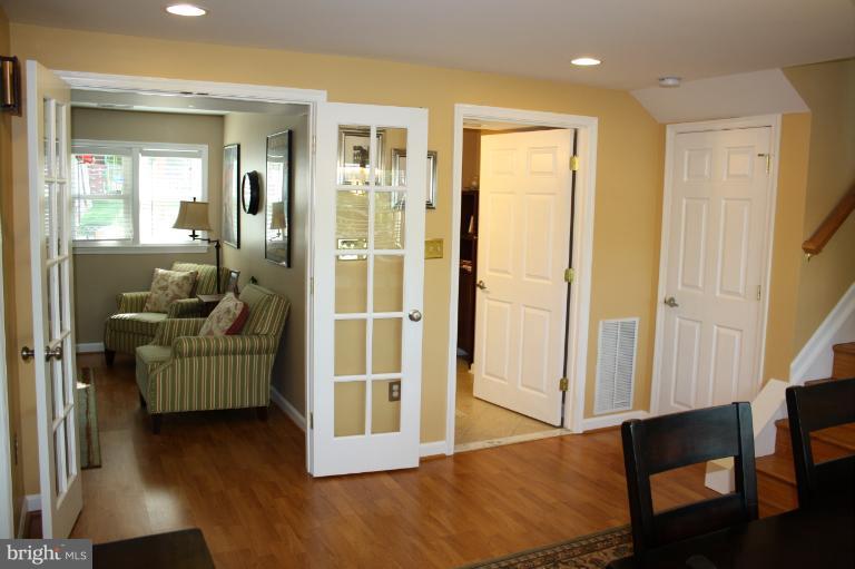 931 Starbit Road Towson, MD 21286 - Photo 4 of 29 Family Room
