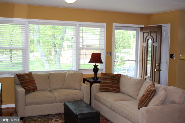931 Starbit Road Towson, MD 21286 - Photo 7 of 29 Family Room