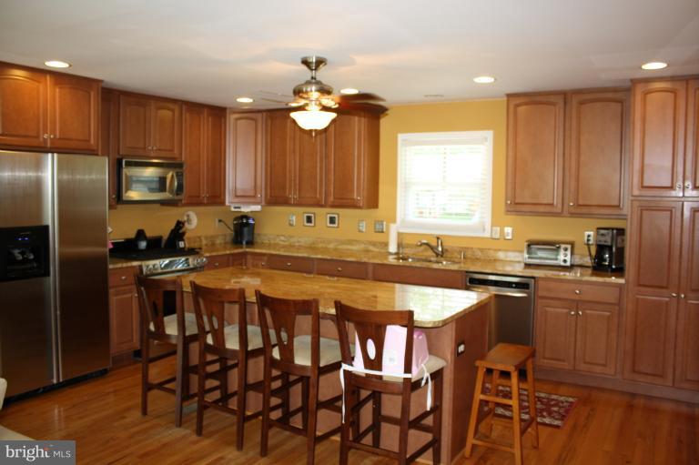 931 Starbit Road Towson, MD 21286 - Photo 9 of 29 Kitchen