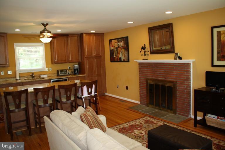 931 Starbit Road Towson, MD 21286 - Photo 10 of 29 Family Room
