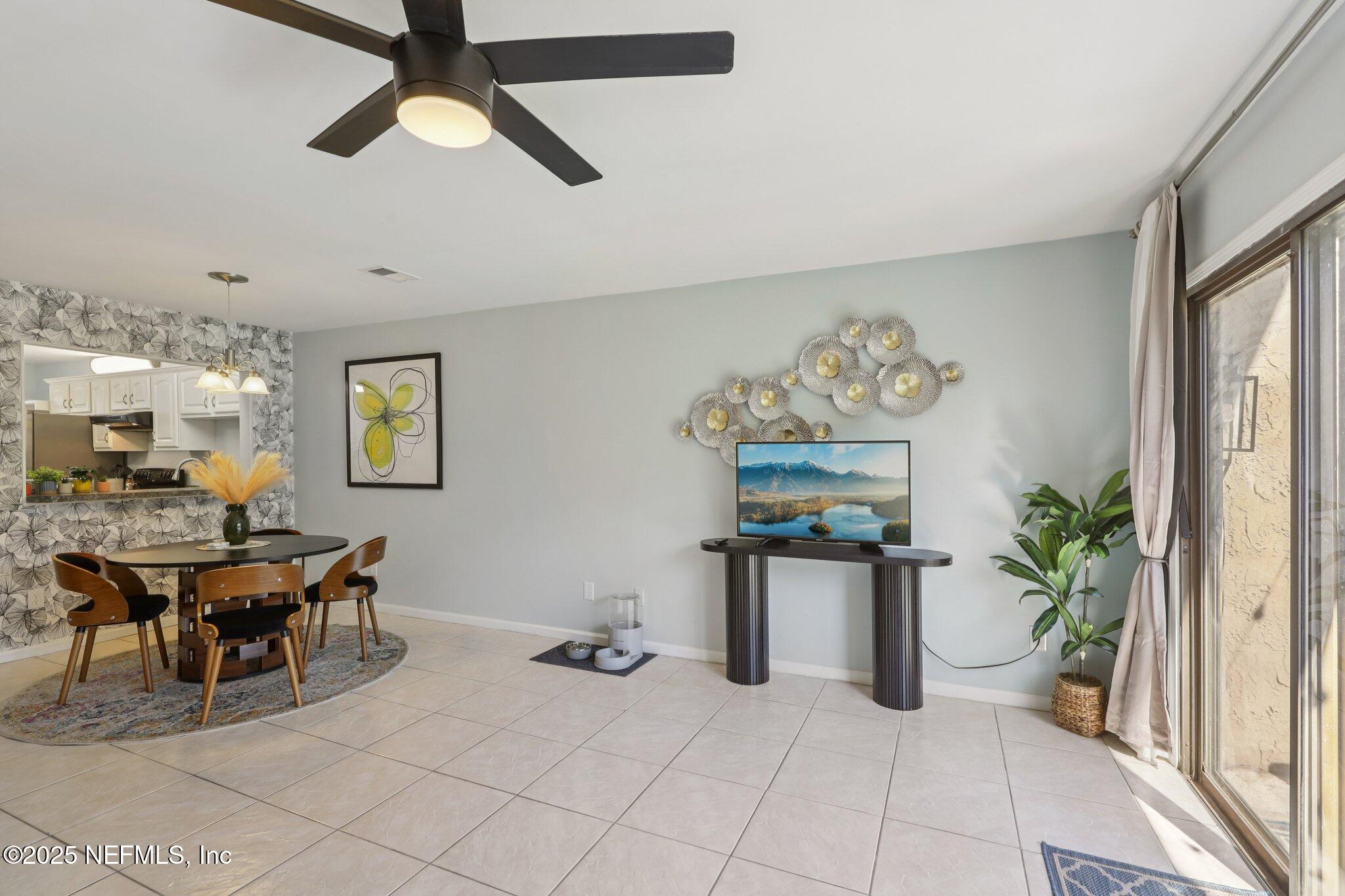 3801 Crown Point Road, Unit 1263 Jacksonville, FL 32257 - Photo 15 of 33 a living room with furniture and a potted plant