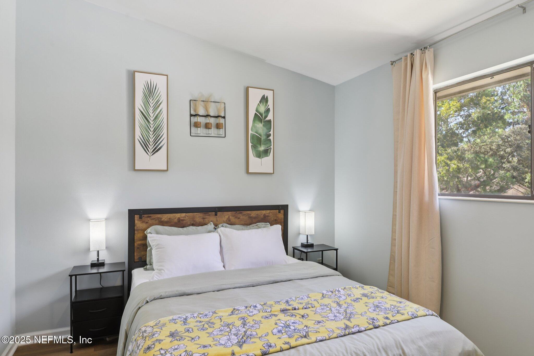 3801 Crown Point Road, Unit 1263 Jacksonville, FL 32257 - Photo 19 of 33 a bedroom with a bed and a window