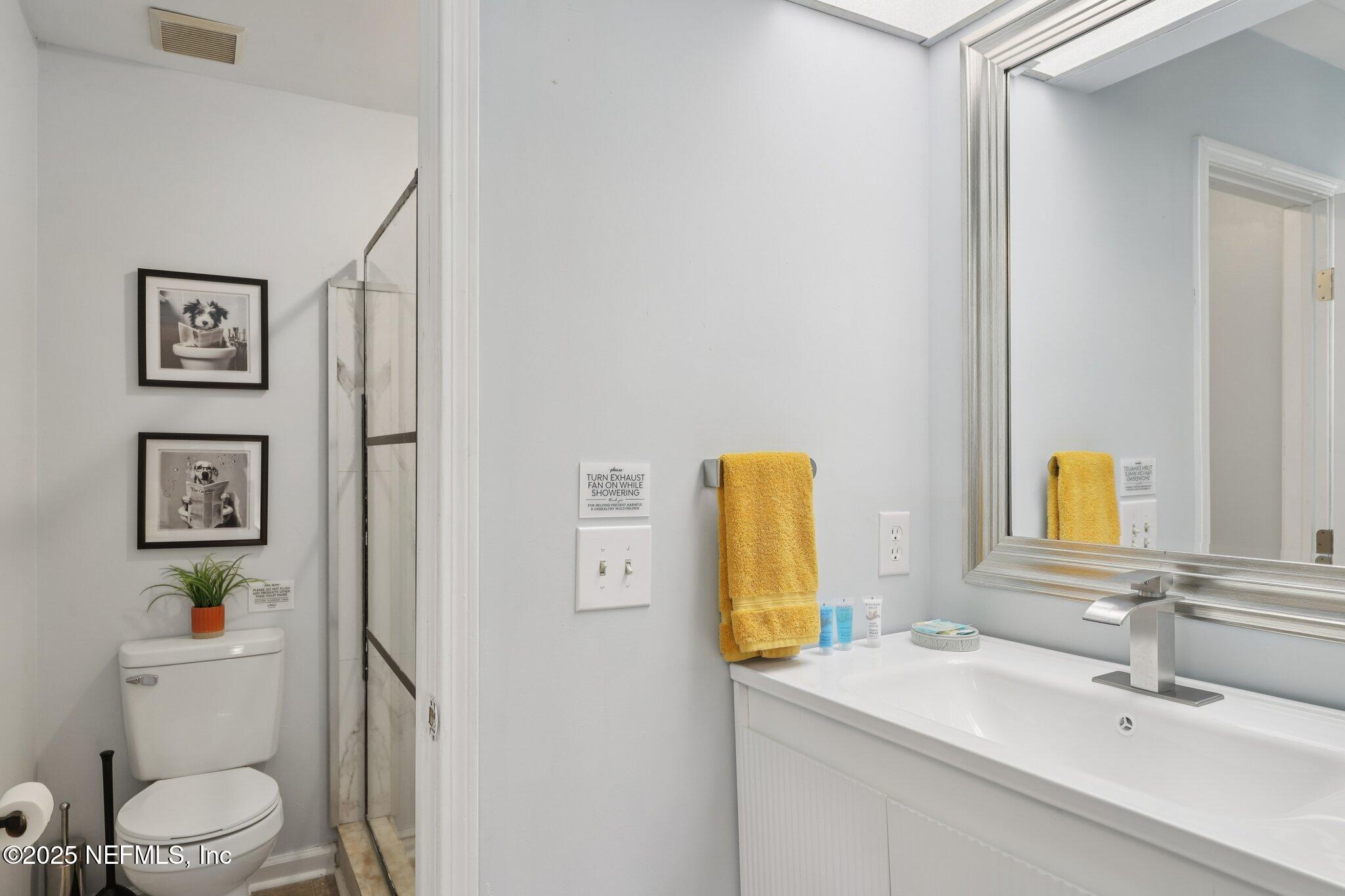3801 Crown Point Road, Unit 1263 Jacksonville, FL 32257 - Photo 27 of 33 a bathroom with a sink and a mirror