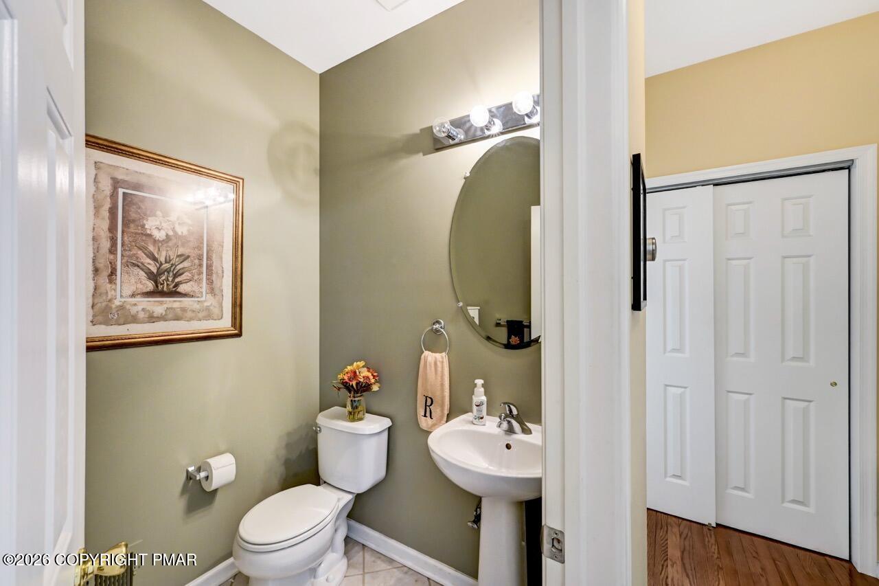 207 Hermit Thrush Road Long Pond, PA 18334 - Photo 10 of 35 Powder Room