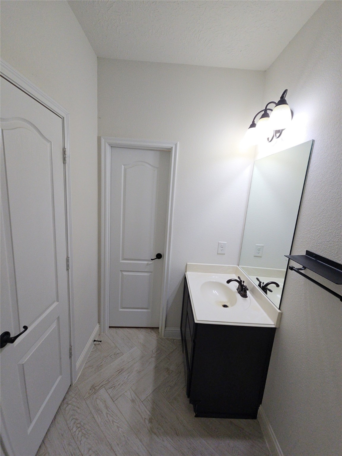 16014 Peach Bluff Lane Cypress, TX 77429 - Photo 13 of 26 a room with table and mirror