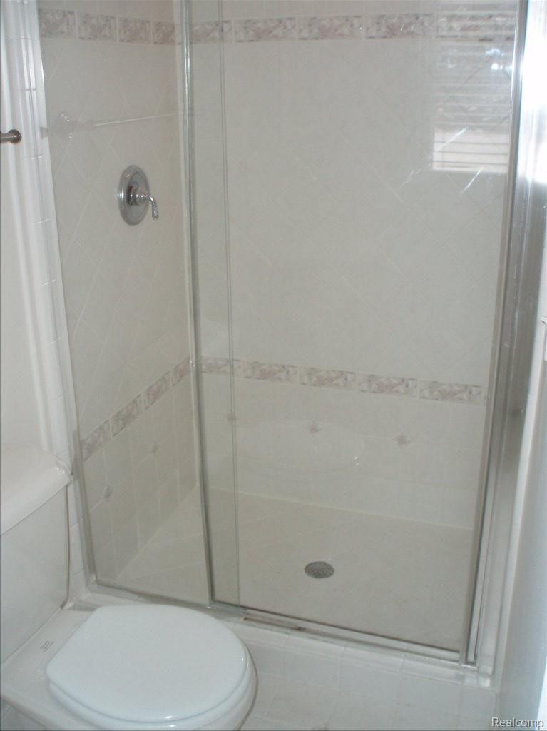 633 Millstone Drive Rochester, MI 48309 - Photo 11 of 17 master bath