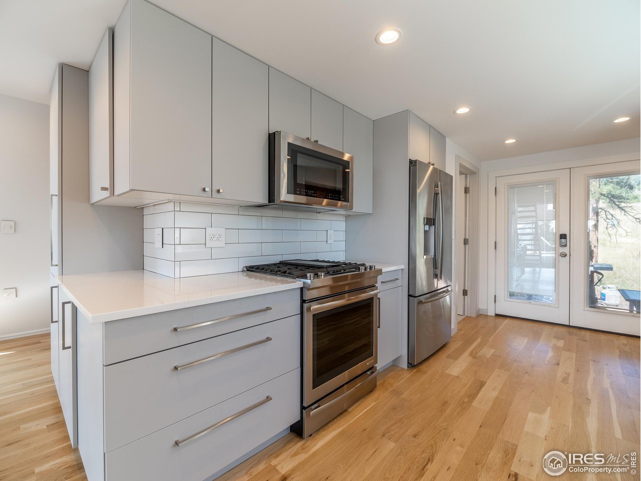 8423 Middle Fork Road Boulder, CO 80302 - Photo 13 of 40 a kitchen with stainless steel appliances granite countertop a stove a sink and a refrigerator