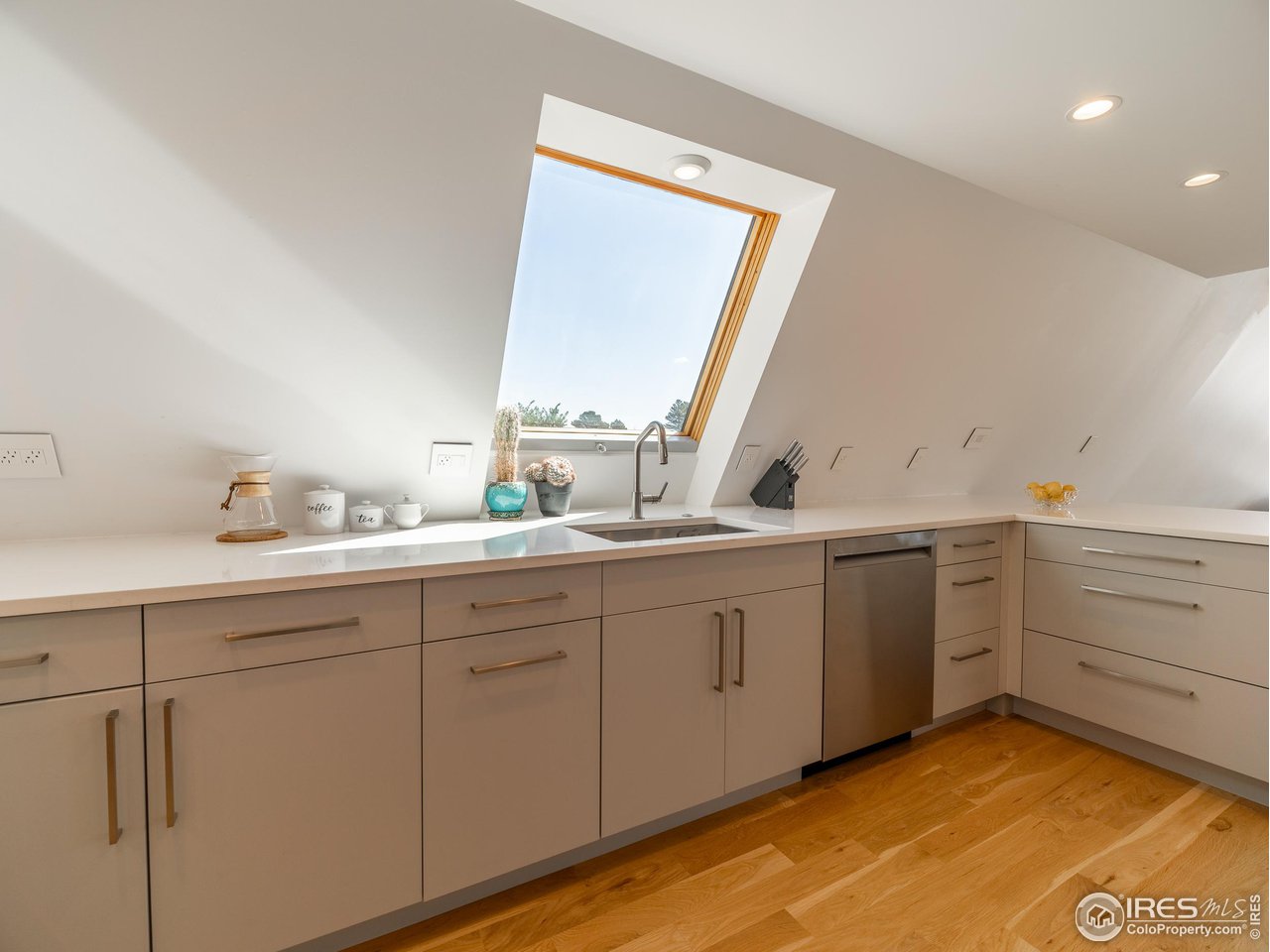 8423 Middle Fork Road Boulder, CO 80302 - Photo 16 of 40 a spacious bathroom with a double vanity sink and mirror