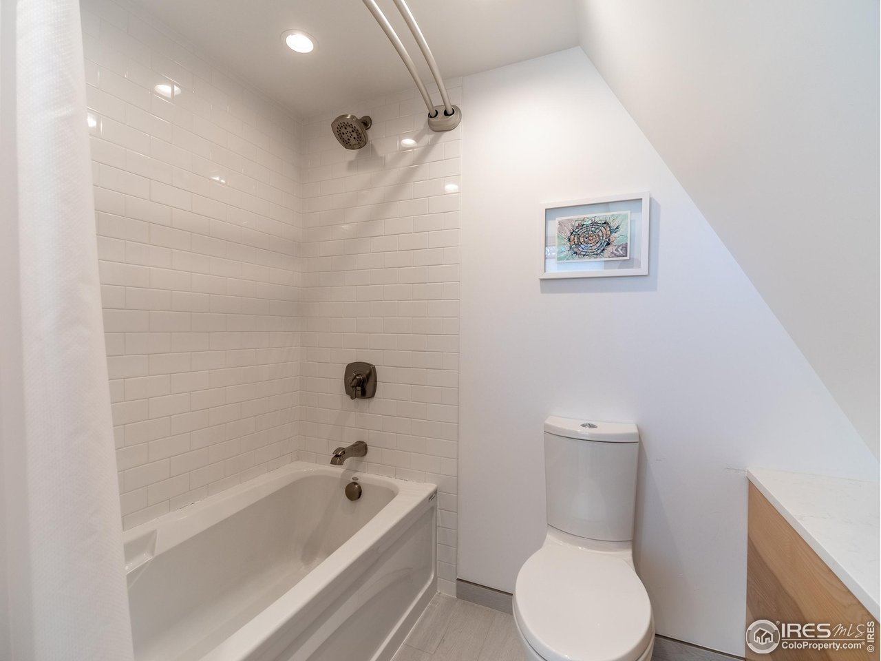 8423 Middle Fork Road Boulder, CO 80302 - Photo 19 of 40 a bathroom with a toilet and a bathtub