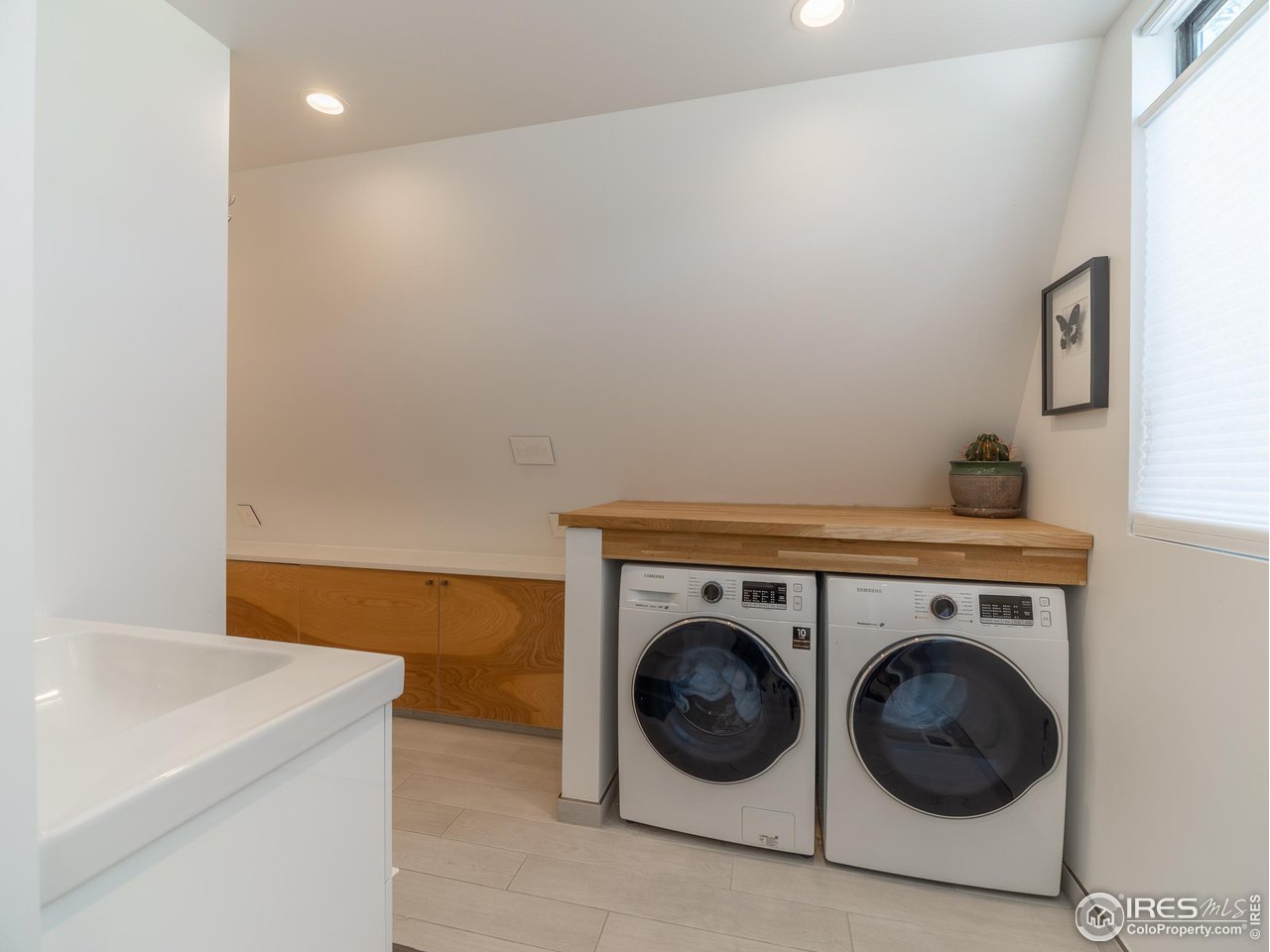 8423 Middle Fork Road Boulder, CO 80302 - Photo 20 of 40 a utility room with dryer and washer
