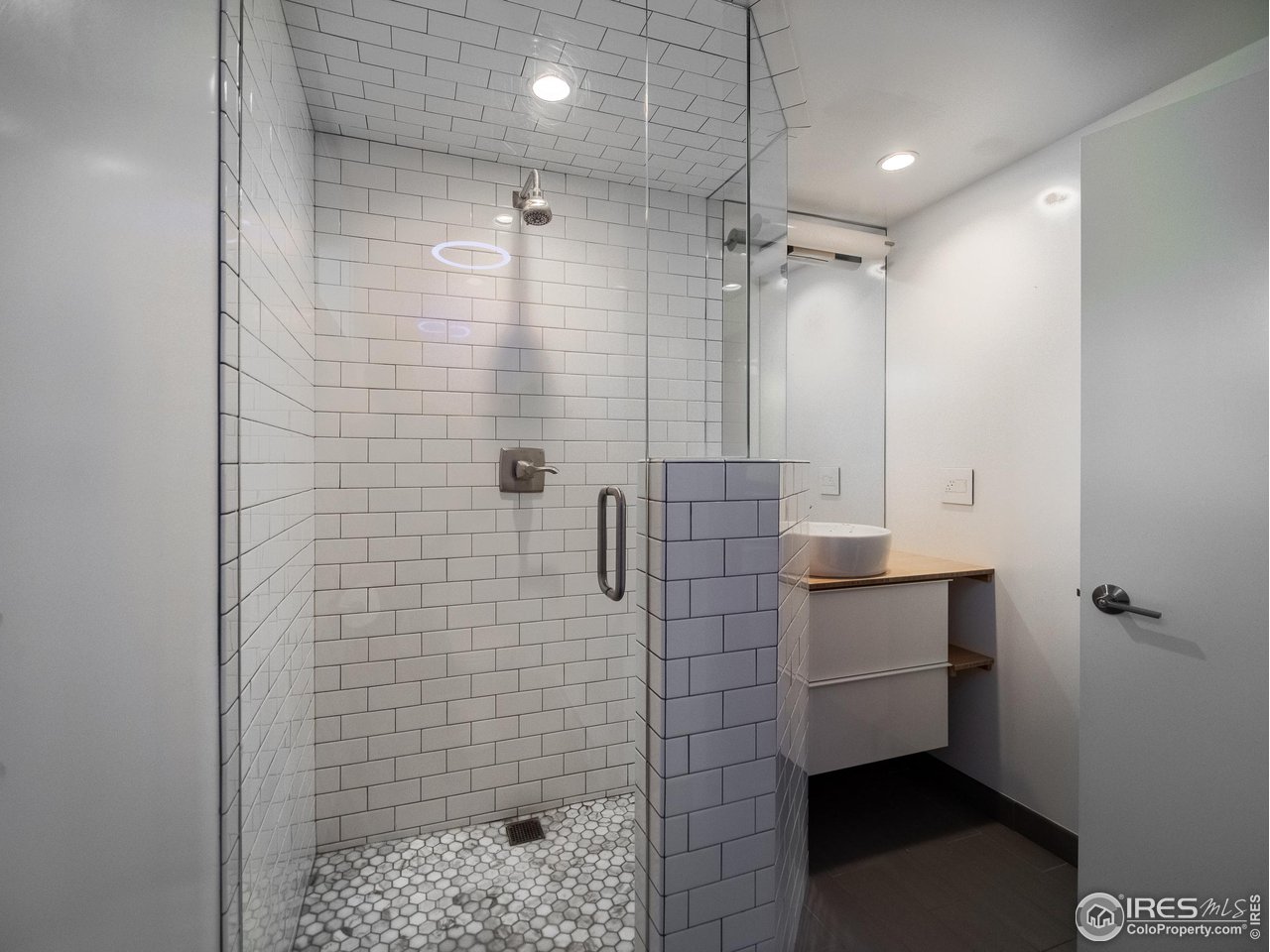 8423 Middle Fork Road Boulder, CO 80302 - Photo 35 of 40 a bathroom with a shower