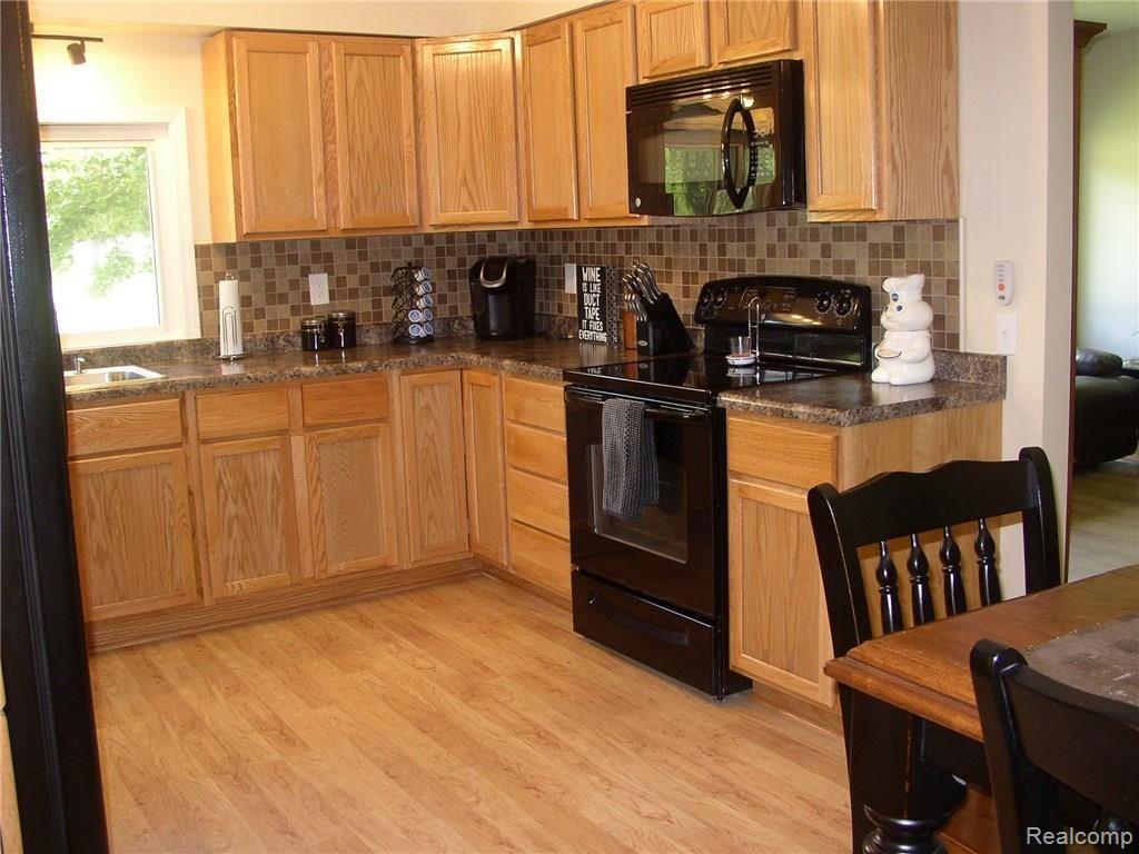1448 North Maple Leaf Road Lapeer, MI 48446 - Photo 27 of 45 P7170028.JPG