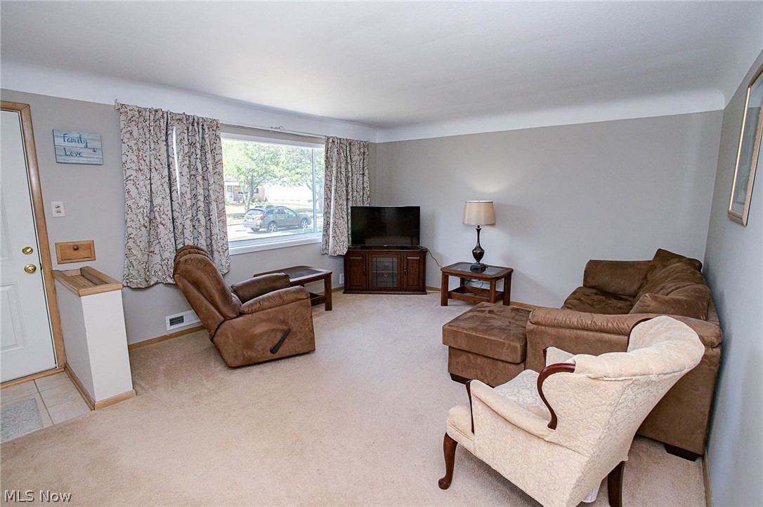 6883 Revere Road Cleveland, OH 44130 - Photo 8 of 31 Gallery Image 8