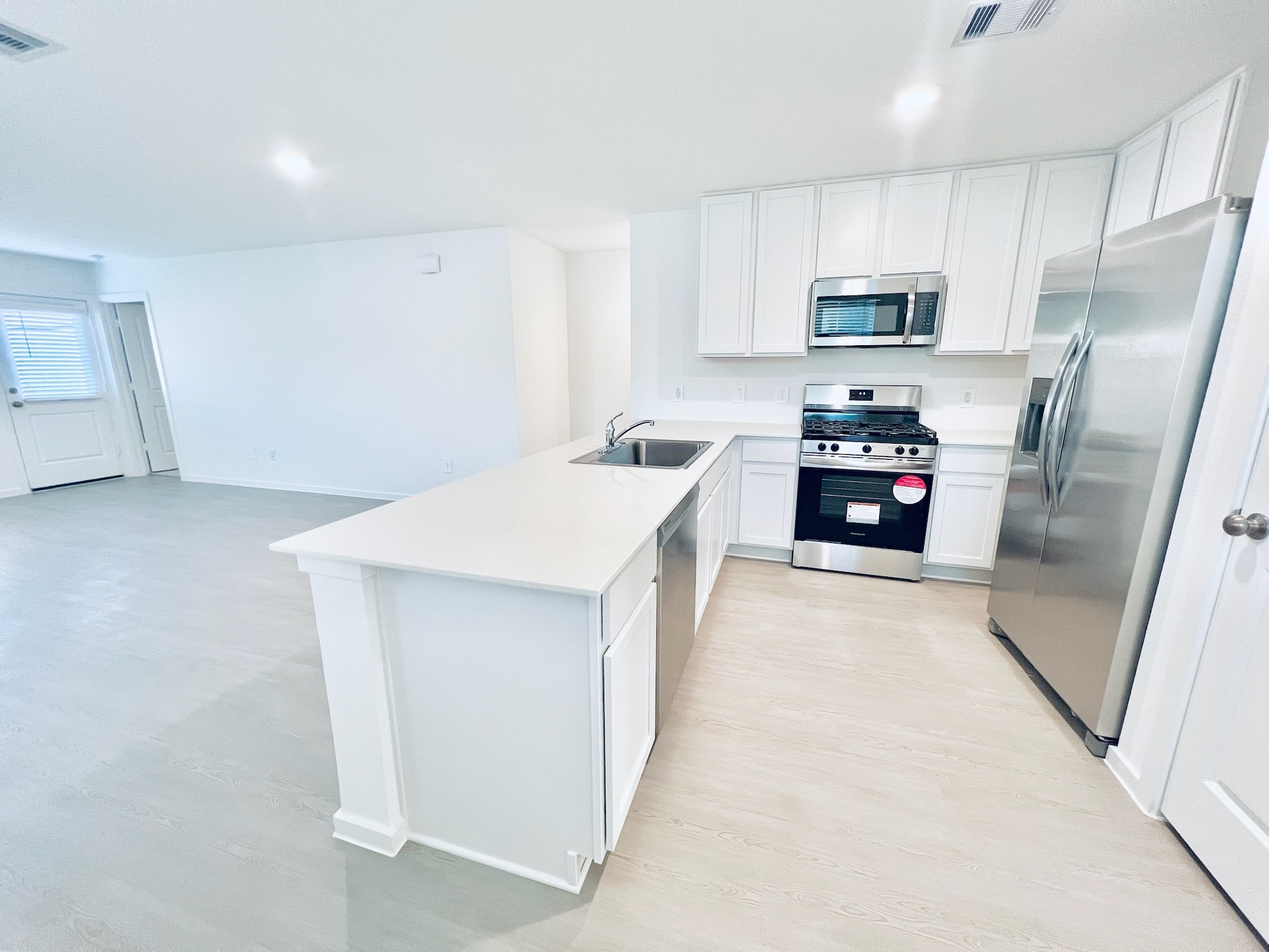 1359 Diamond Carnation Drive Conroe, TX 77301 - Photo 5 of 14 Kitchen