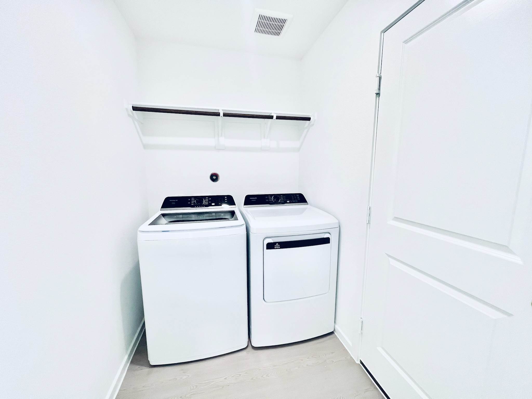 1359 Diamond Carnation Drive Conroe, TX 77301 - Photo 6 of 14 Washer and Dryer Included