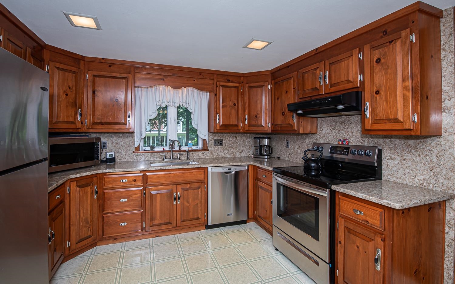 156 Buttrick Road Hampstead, NH 03841 - Photo 8 of 39