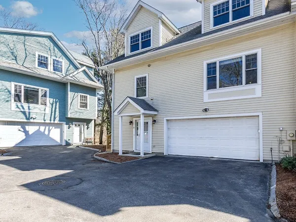 $1,835,000 | 81 Beecher Place, Unit 81, Newton, MA 02459