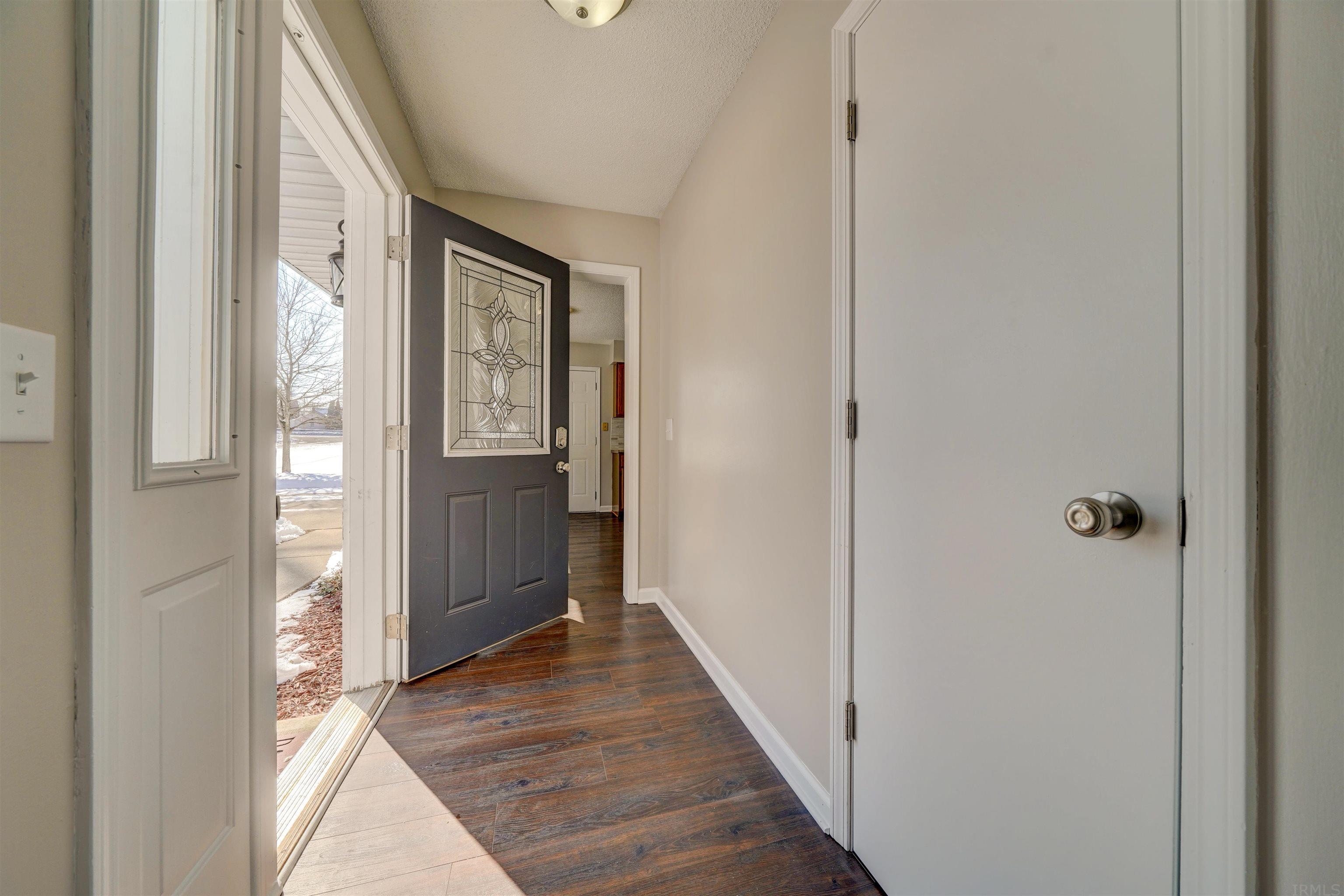 425 North Washington Street Waterloo, IN 46793 - Photo 5 of 36 Gallery Image 5