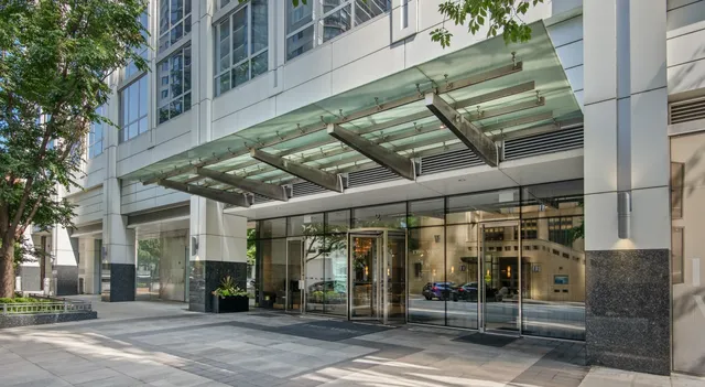 $4,512 | 2 West Delaware Place, Unit 905, Chicago, IL 60610