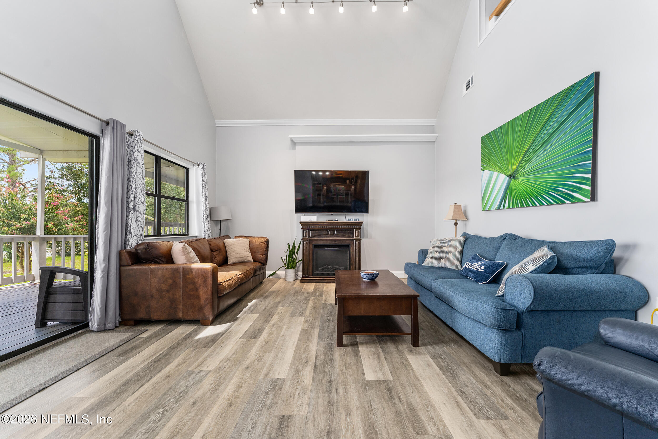 198 Lake Ray Road Hawthorne, FL 32640 - Photo 18 of 78 Living room