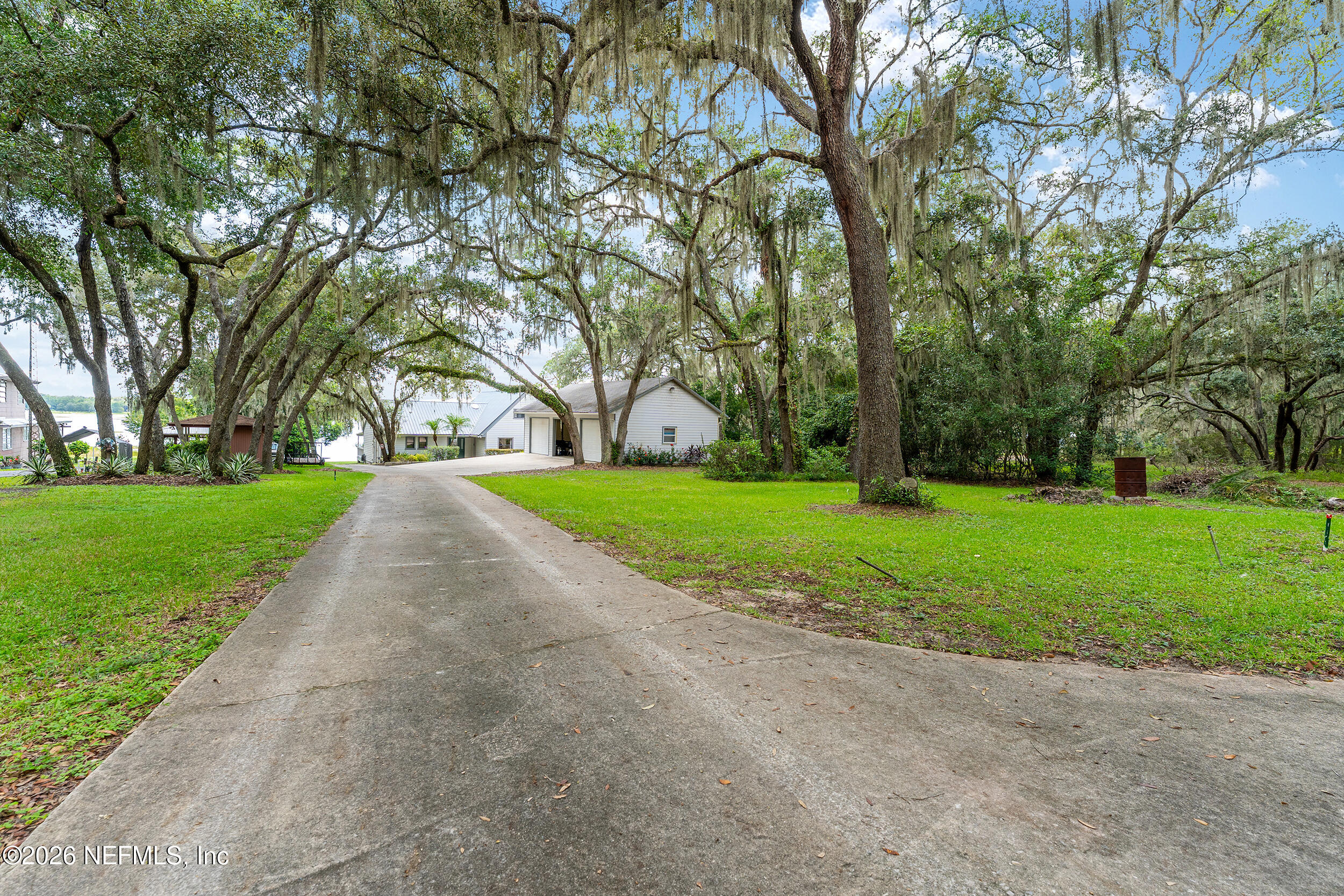 198 Lake Ray Road Hawthorne, FL 32640 - Photo 74 of 78 a view of a park with large trees