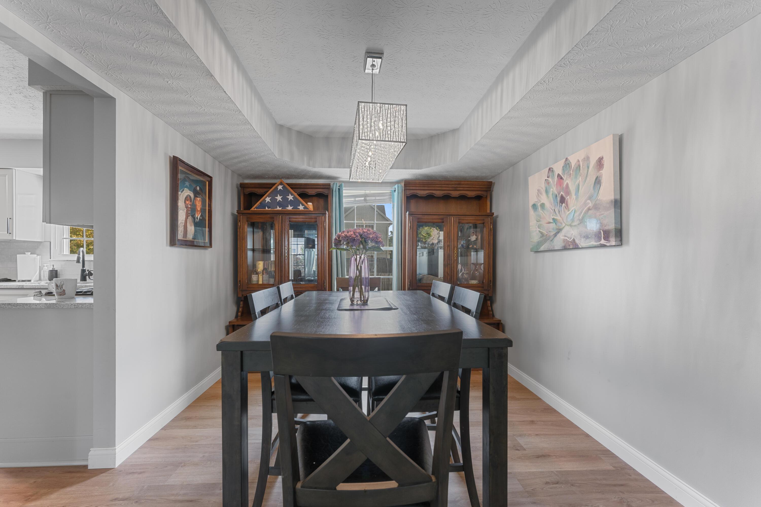 2790 Raphael Drive Columbus, OH 43232 - Photo 28 of 57 diningroom1