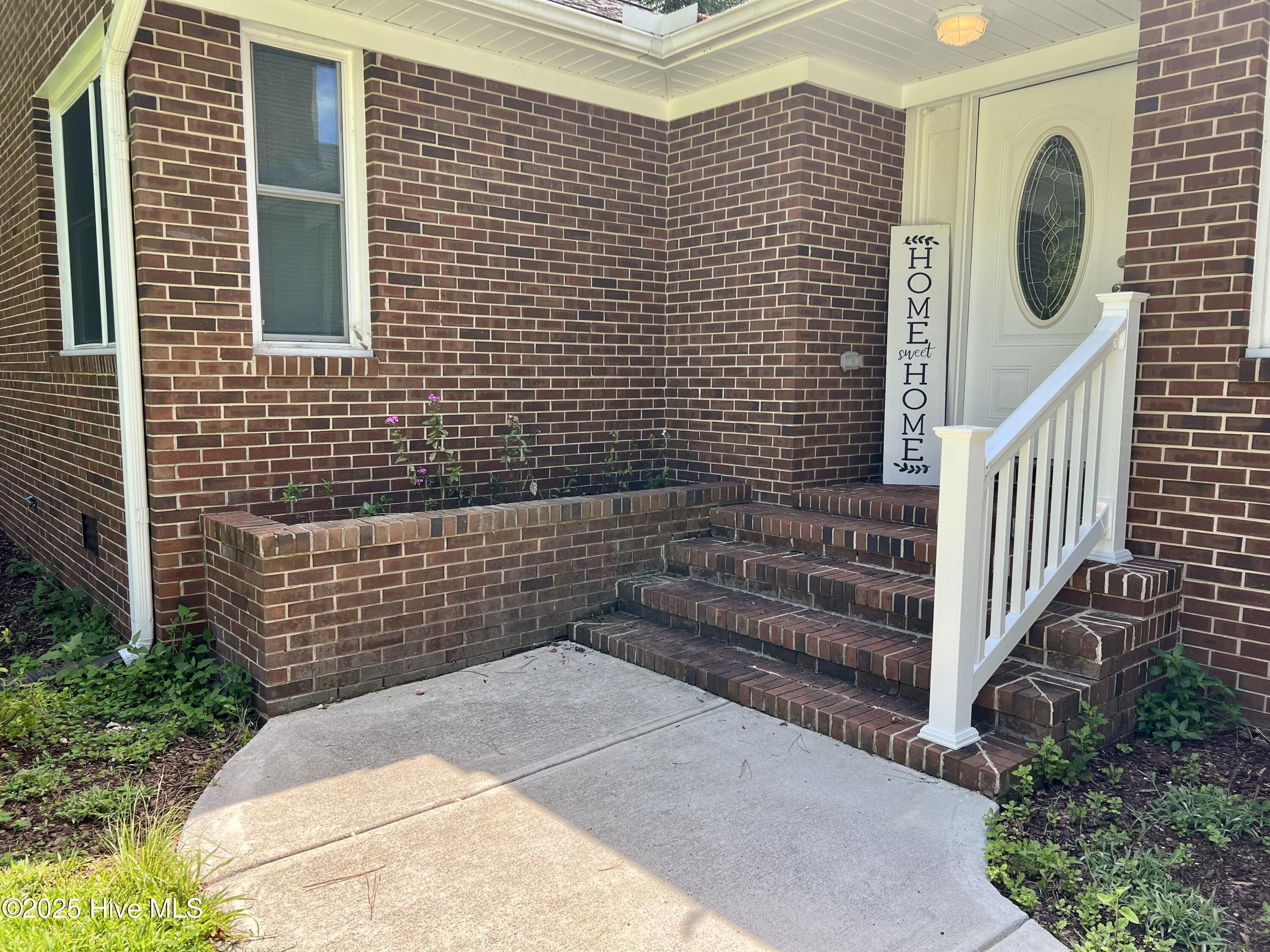 108 Pulley Road Havelock, NC 28532 - Photo 4 of 21 Front Porch