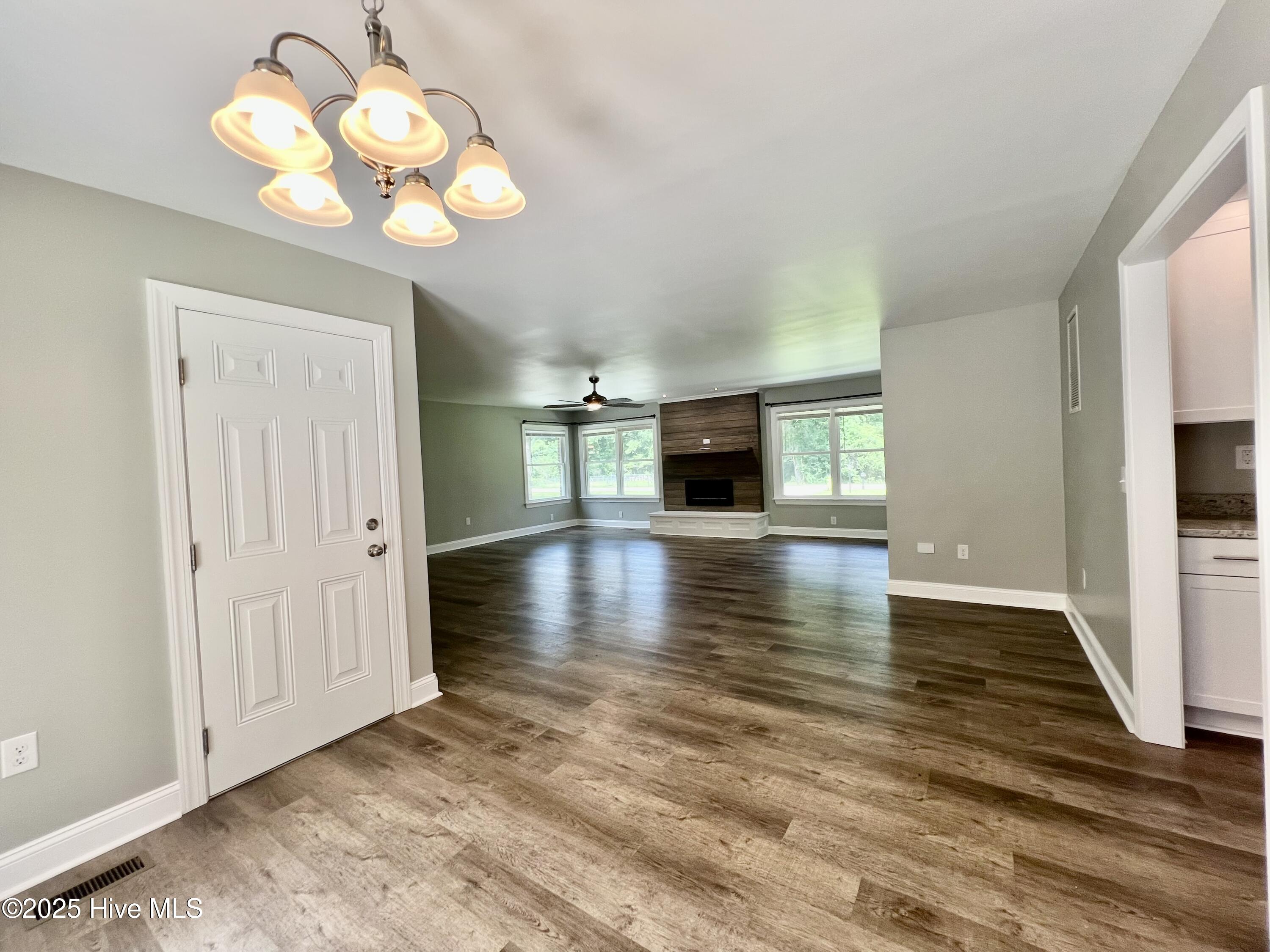 108 Pulley Road Havelock, NC 28532 - Photo 7 of 21 Dining & Living Room