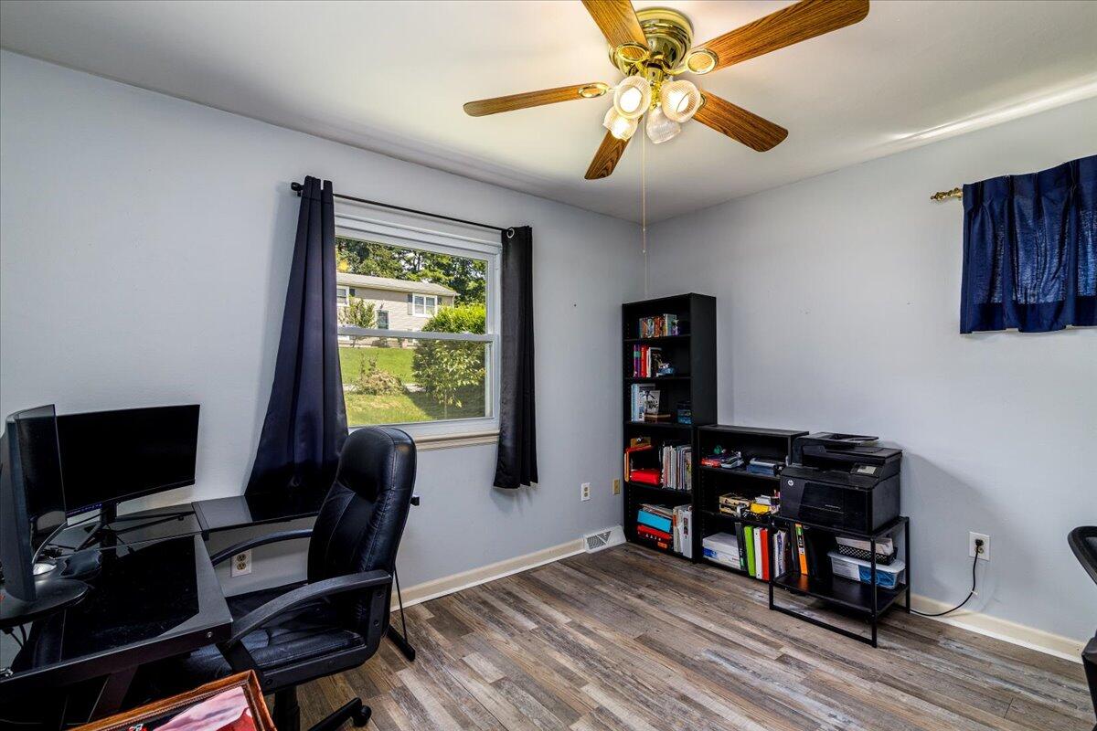 8358 Robin Lynn Road Roanoke, VA 24019 - Photo 13 of 21 16-16-8358 Robyn Lynn Rd.-9616-Edit