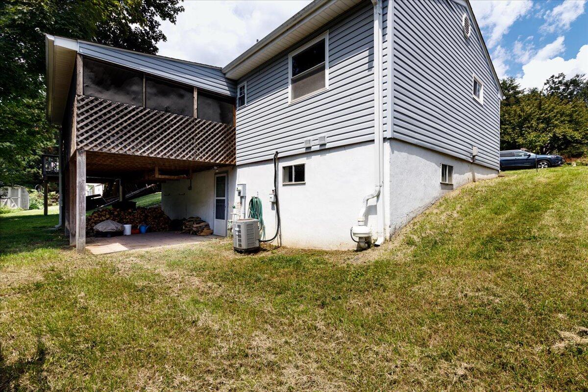8358 Robin Lynn Road Roanoke, VA 24019 - Photo 18 of 21 27-27-8358 Robyn Lynn Rd.-9693-Edit