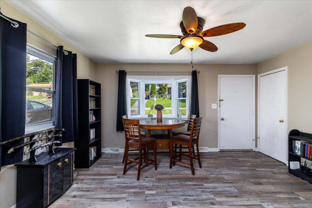 8358 Robin Lynn Road Roanoke, VA 24019 - Photo 5 of 21 06-06-8358 Robyn Lynn Rd.-9574-Edit