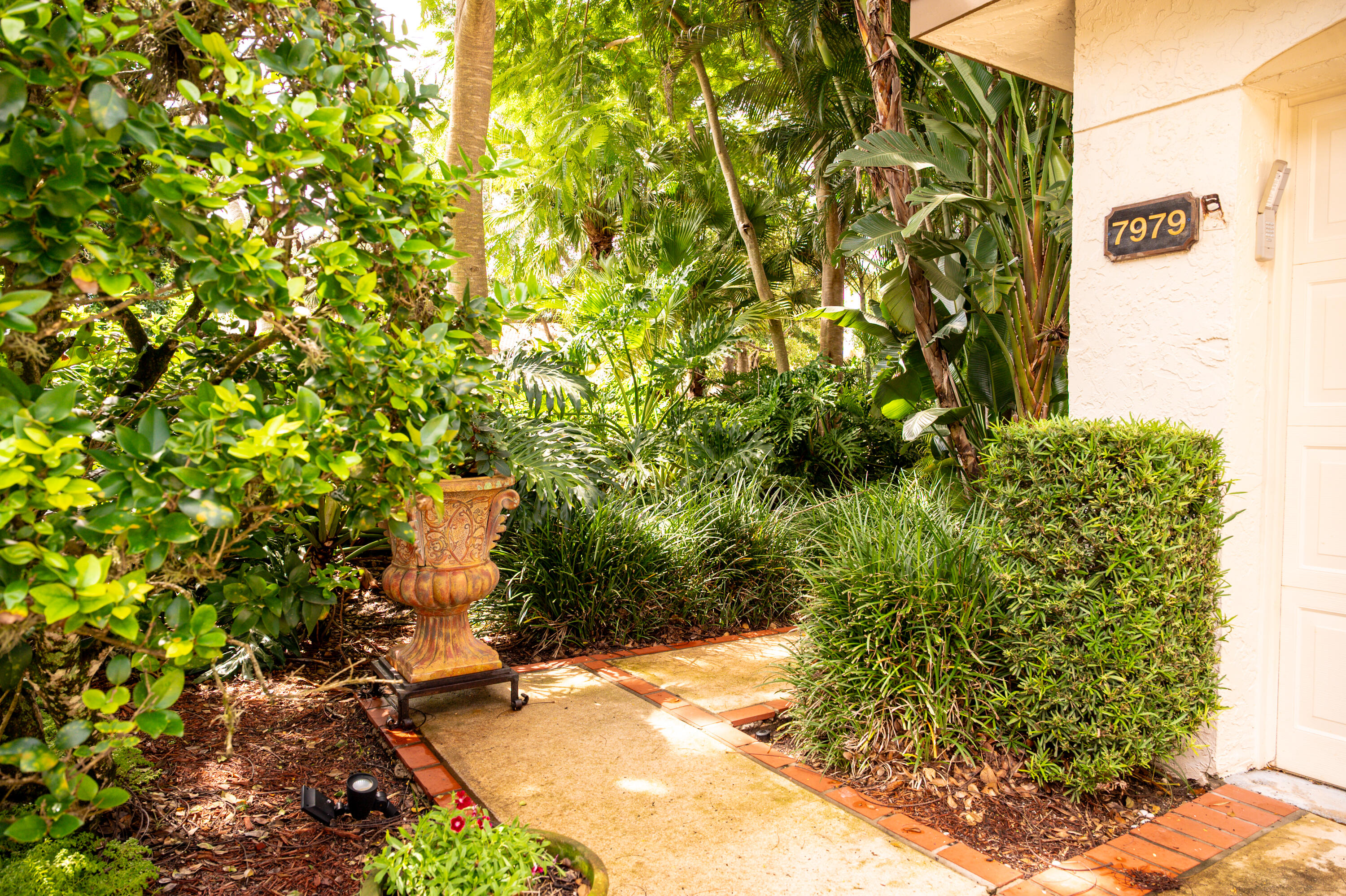 7979 La Mirada Drive Boca Raton, FL 33433 - Photo 3 of 44 Privacy awaits