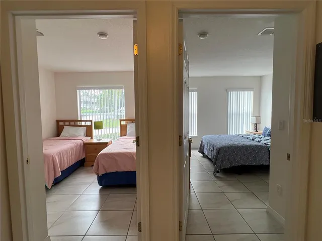 a en suite bathroom with a double vanity sink and a mirror