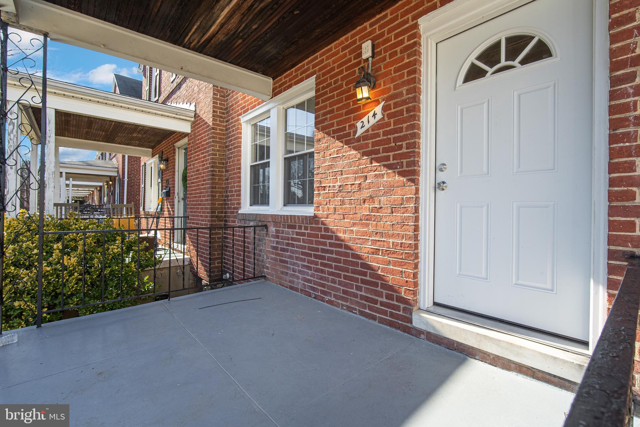214 Westshire Road Baltimore, MD 21229 - Photo 8 of 44