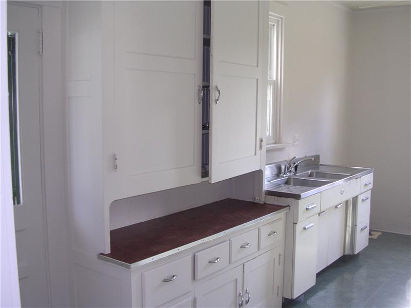 300 Church Street Elizabeth, PA 15037 - Photo 5 of 9 Kitchen.