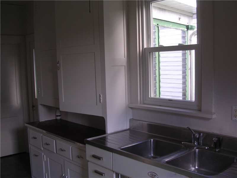 300 Church Street Elizabeth, PA 15037 - Photo 6 of 9 Kitchen.