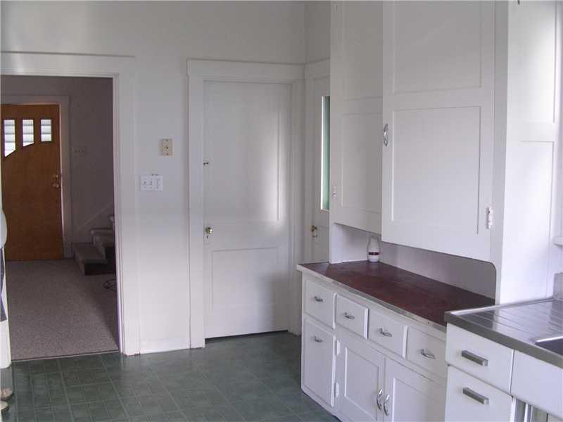 300 Church Street Elizabeth, PA 15037 - Photo 7 of 9 Kitchen.