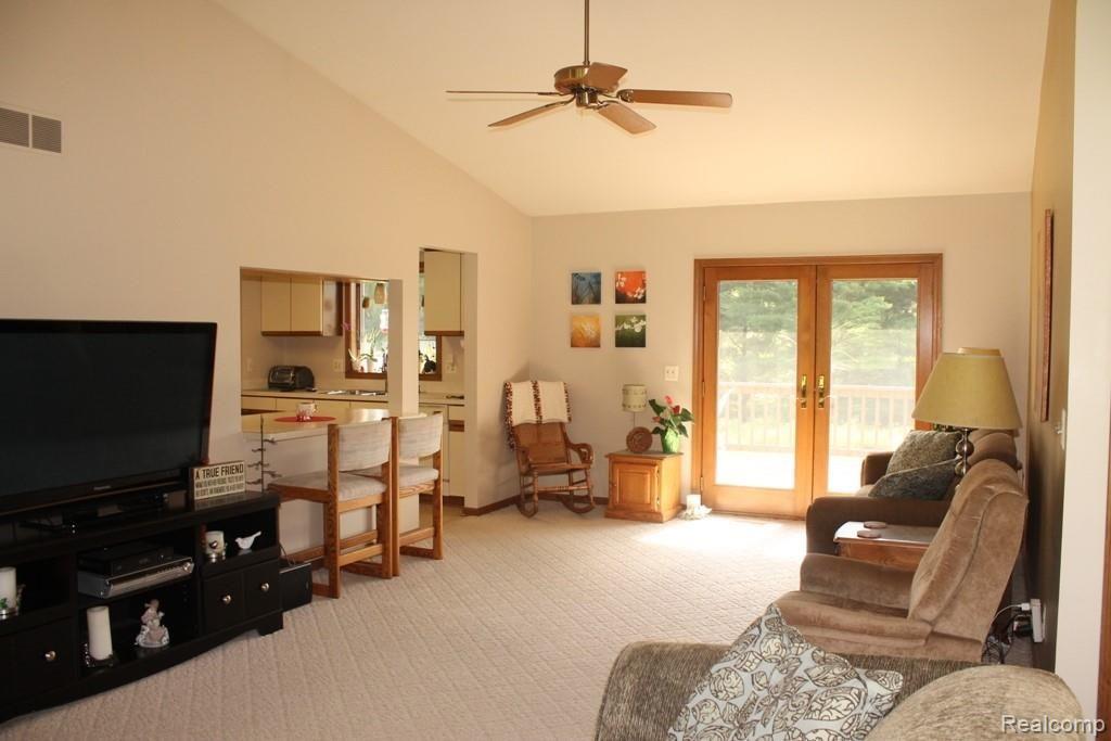 9330 Hartland Road Fenton, MI 48430 - Photo 11 of 43 IMG_5038.JPG