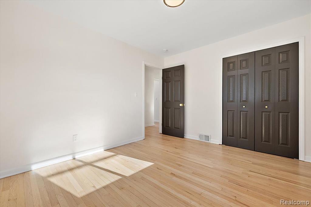 31060 East Rutland Street Beverly Hills, MI 48025 - Photo 19 of 37