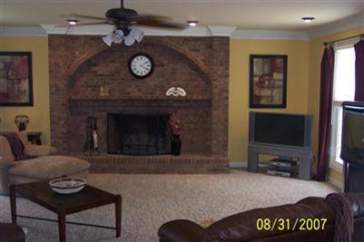2101 Rollingdale Road Lexington, KY 40513 - Photo 2 of 15 Large Family Room located next to kitche